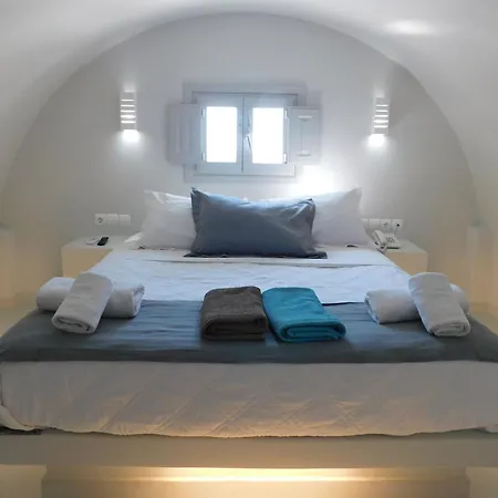 South Rooms- Beachfront * Perissa (Santorini)