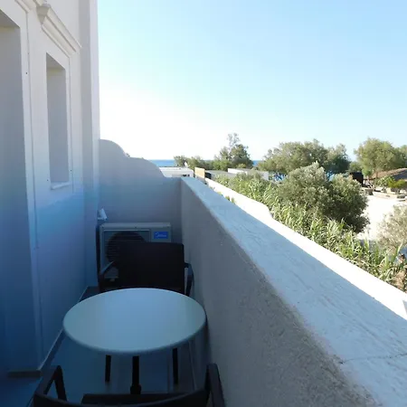 South Rooms- Beachfront Perissa (Santorini)