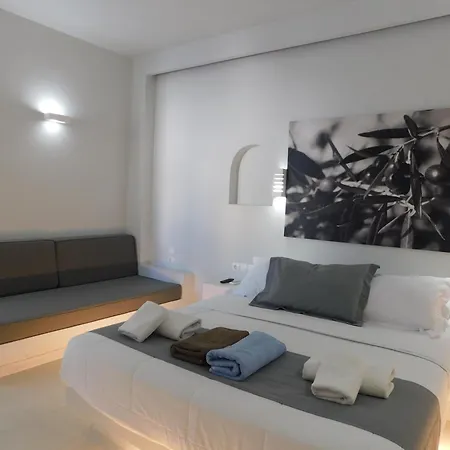South Rooms- Beachfront Apartment Perissa (Santorini)