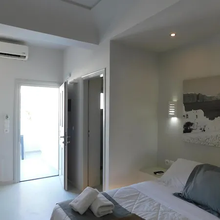 Apartment South Rooms- Beachfront Perissa (Santorini)